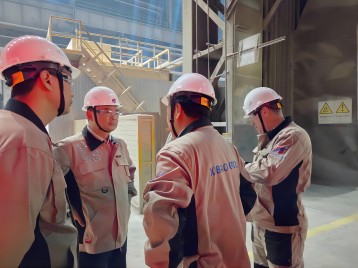 李伟锋、李宜展一行赴莫斯科新利钢总部考察洽谈