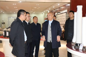 河南省委外办主任梁杰一到亿百体育（北京）责任有限公司集团调研座谈
