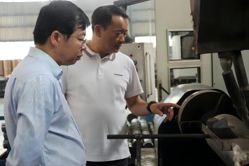 县委副书记葛建峰带队来到亿百体育（北京）责任有限公司集团考察调研